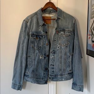 Vintage Levi’s distressed jean jacket
